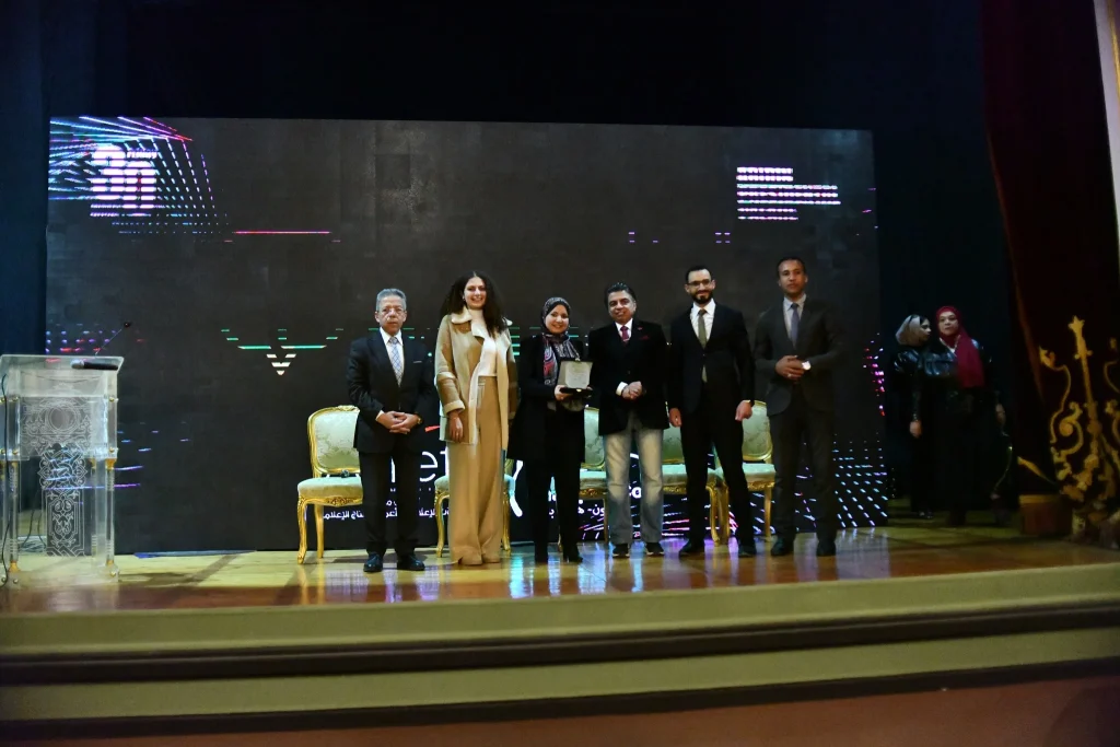 تكريم وحدة القسطرة المخية والسكتة الدماغية بعين شمس في ملتقى الرواد بقصر عابدين